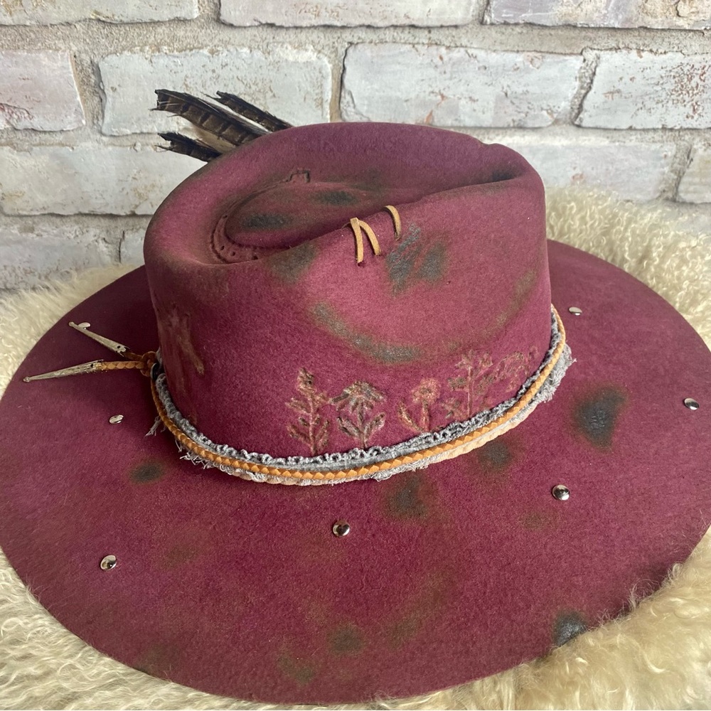 NWT Custom Designed Hat "Wildflowers and Wild Horses” - Picture 6 of 10